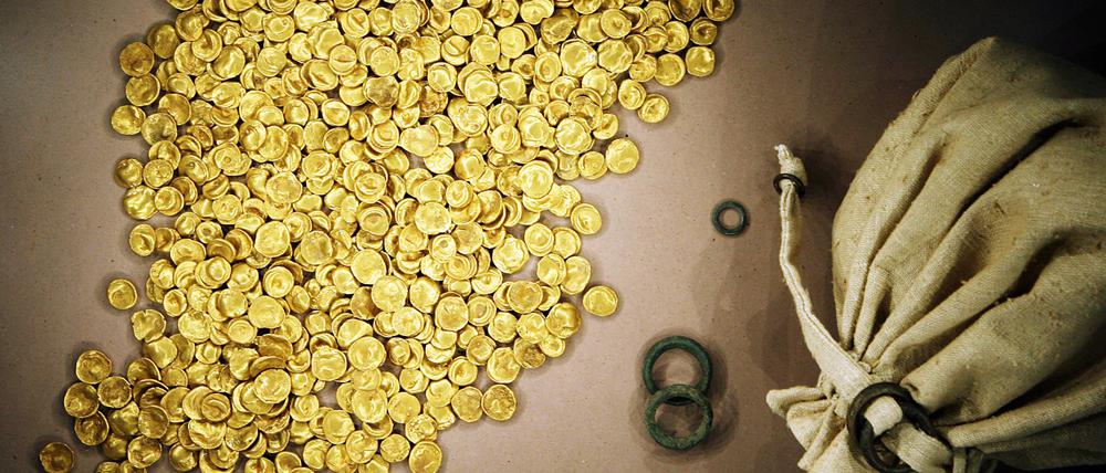 Tief im Boden eingelassen wird im Kelten- und Römermuseum in Manching bei Ingolstadt der keltische Goldschatz ausgestellt. Nun wurde der Goldschatz von Einbrechern gestohlen. 