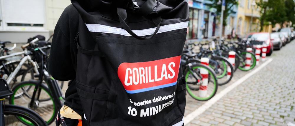 Ein Rider kommt selten allein. Die Beschäftigten in den Gorillas-Lagerhäusern bilden eine enge Gemeinschaft. Doch aus anderen Bereichen der Firma erhalten sie kaum Unterstützung.