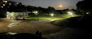 Der Görlitzer Park bei Nacht.