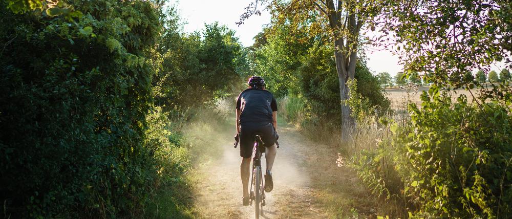 Der moderne Radfahrer weicht auf Schotter-, Wald- und Wiesenwege aus. 