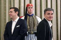 Finanzminister Eulkid Tsakalotos (rechts) zählt erneut zur Regierungsmannschaft des griechischen Ministerpräsidenten Alexis Tsipras.
