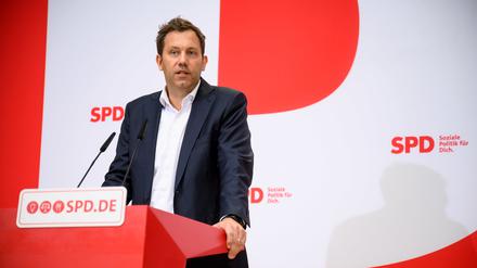 Lars Klingbeil, Vorsitzender der SPD, äußert sich bei einer Pressekonferenz nach den Gremiensitzungen der Partei im Willy-Brandt-Haus zu aktuellen Themen. 