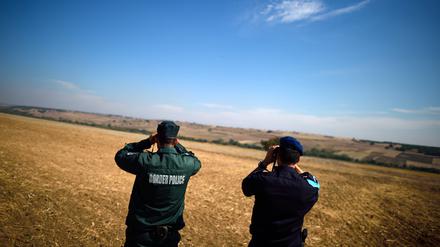 Beamte der europäischen Grenzschutzagentur Frontex an der bulgarisch-türkischen Grenze (Archivbild)