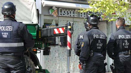 Polizisten im Mai 2023 bei einer Razzia in Saarlouis gegen Mitglieder der italienischen Mafia ‘Ndrangheta.