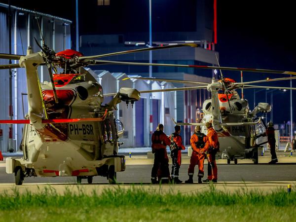 Die Besatzungsmitglieder wurden zum Teil mit Hubschraubern gerettet. Aus Rotterdam wurden Spezialkräfte eingeflogen, um das Feuer zu löschen.