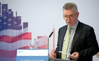 Verhandelt über TTIP: EU-Kommissar Karel De Gucht.