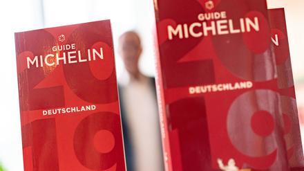 Ausgaben des Guide Michelin Deutschland von 2020. (Archivbild)