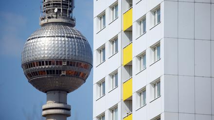 Wohnen können sich in Berlin viele immer weniger leisten.