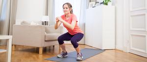 Wer seine Muskeln im Knie regelmäßig trainiert, kann Verletzungen vorbeugen - dabei kommt es auch auf Balance, Kraft und Koordination an.