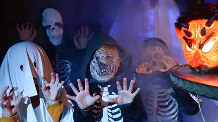 «Buhh! Gebt Süßes, oder es gibt Saures!»: Kleine Geister und Monster freuen sich, wenn sie dieses Jahr wieder Halloween feiern dürfen. 