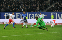 Nicolai Mueller erzielt das 1:0 für den HSV.