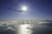 Die "Solar Impulse 2" kurz nach Start von Hawaii auf dem Weg nach San Francisco.