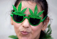 Grüne Brille: In Berlin haben am Sonnabend mehr als tausend Befürworter des legalen Cannabis-Konsums demonstriert.