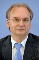 Gegen den Ministerpräsidenten Sachsen-Anhalts, Reiner Haseloff (CDU), ermittelt die Staatsanwaltschaft wegen den Verdachts auf Falschaussage.