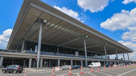 17.06.2020, Brandenburg, Schönefeld: Der Terminal des Hauptstadtflughafens Berlin Brandenburg Willy Brandt (BER). 