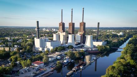 Das Vattenfall-Heizkraftwerk in Berlin-Lichterfelde versorgt rund 100.000 Haushalte mit Strom und Fernwärme.
