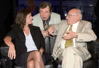 Hellmuth Karasek (Mitte) im Gespräch mit Iris Radisch und Marcel Reich-Ranicki im Jahr 2000 im ORF-Studio nach der Ausstrahlung des "Literarischen Quartetts".