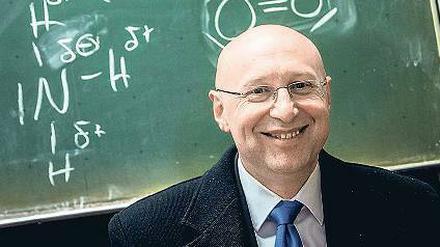 Stefan Walter Hell leitet das Max-PlanckInstitut für biophysikalische Chemie in Göttingen. 2014 erhielt er den Chemie-Nobelpreis. 