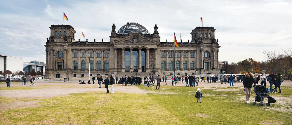 Der Reichstag mit der Kuppel in Berlin.
