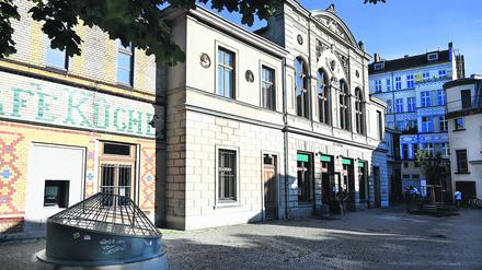 Auf dem Gelände der historischen Heilquelle befindet sich heute die Bezirksbibliothek Luisenbad.