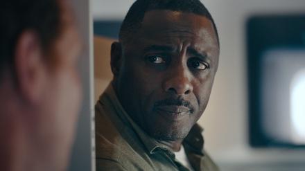 Sam Nelson (Idris Elba) behält auch in schwierigen Situationen den Überblick. 