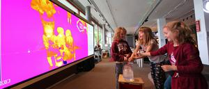 Im Nano-Science-Center konnten Kinder spielerisch etwas über Hitze und Körpertemperatur lernen. Die Experimentierkurse sind Teil der neuen Hitzeschutzkampagne in Potsdam.