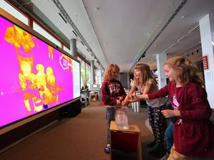 Im Nano-Science-Center konnten Kinder spielerisch etwas über Hitze und Körpertemperatur lernen. Die Experimentierkurse sind Teil der neuen Hitzeschutzkampagne in Potsdam.