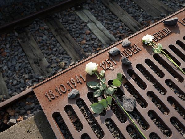 Das Mahnmal Gleis 17 am Bahnhof Grunewald erinnert an die Tausenden Jüd:innen, die von diesem Gleis aus Berlin deportiert wurden.