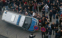Den Slogan "Gemeinsam sind wir stark", den die Hooligans bei ihrer Demo in Köln verwendeten, wollen auch die Demonstranten in Marzahn nutzen.
