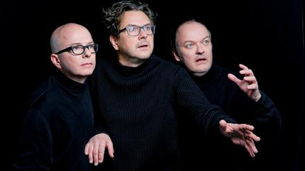 Oliver Rohrbeck (spricht Justus Jonas), Andreas Fröhlich (Bob) und Jens Wawrczeck (Peter) sind seit der ersten Folge im Jahr 1979 die Sprecher der Hörspielreihe „Die drei Fragezeichen“.