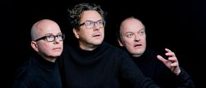 Oliver Rohrbeck (spricht Justus Jonas), Andreas Fröhlich (Bob) und Jens Wawrczeck (Peter) sind seit der ersten Folge im Jahr 1979 die Sprecher der Hörspielreihe „Die drei Fragezeichen“.
