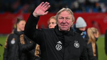 Horst Hrubesch bleibt Interims-Trainer der deutschen Frauennationalmannschaft. 