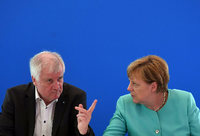 Der bayerische Ministerpräsident Horst Seehofer und Bundeskanzlerin Angela Merkel: Regieren unter Klageandrohung.