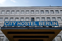 Günstige Übernachtungen für Berlinbesucher, Devisen für Nordkorea. Das City Hostel in Mitte war lange ein Streitpunkt in der Stadt.