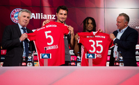 Die Transfers von Mats Hummels und Renato Sanches ließ sich der FC Bayern gut 70 Millionen Euro an Ablöse kosten.