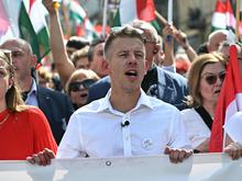 „Wir fordern unser Land zurück!“: Ex-Politik-Insider führt in Budapest Massenprotest gegen Orban an