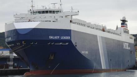 Das Frachtschiff «Galaxy Leader» liegt im Hafen von Koper. Die vom Iran unterstützten Huthi-Rebellen haben vor der Küste des Jemens ein Frachtschiff entführt und mehrere Geiseln genommen.