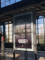 Seit Donnerstag hängen diese Plakate der "Identitären Bewegung" illegal an U-Bahnhöfen und Fahrgastunterständen.