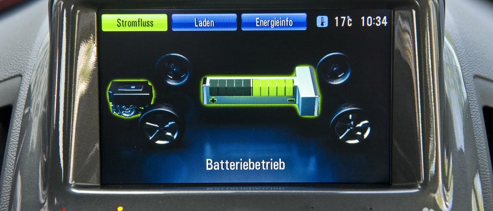 Eine Anzeige des Batteriebetriebs bei einem Elektroauto. Mit ein paar Tipps gelingen auch Langstreckenfahrten.