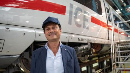 Deutsche Bahn Vorstand Personenfernverkehr Michael Peterson steht am ICE 3 neo. (zu dpa «Probesitzen im neuen ICE - was im Dezember anders wird») +++ dpa-Bildfunk +++