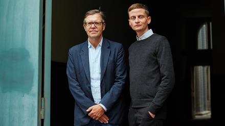Ihr Job ist es, die Sorgen der Deutschen zu ergründen: die Soziologen Steffen Mau (links) und Thomas Lux vor ihrem Institut an der HU Berlin.