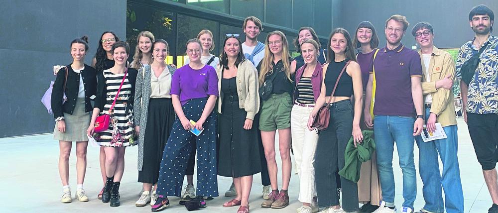 Sciences Po trifft Otto-Suhr-Institut: Studierende des deutsch-französischen Doppelmasters verbringen ihr erstes Studienjahr in Paris und das zweite an der Freien Universität in Berlin. Das Foto zeigt die Gruppe bei einer Exkursion nach Straßburg im Mai 2022. 
