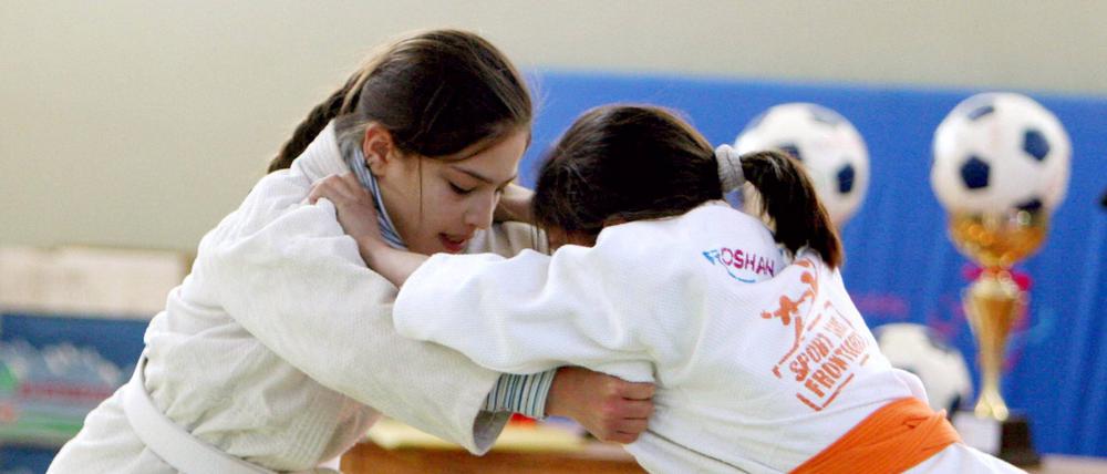 Lina sagt: „Durch Judo können die Mädchen für sich selbst und andere kämpfen.“