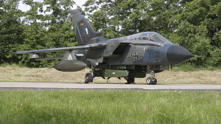 Ein Tornado-Flugzeug der deutschen Luftwaffe, ausgestattet mit Taurus-Marschflugkörpern.