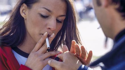 Haste Feuer? Immer mehr Jugendliche in Deutschland rauchen. 