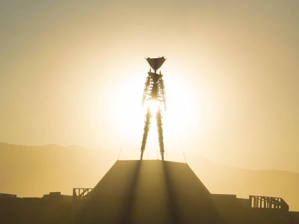 Die Burning-Man-Holzstatue aus dem Jahr 2018.