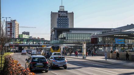 Blick vom BVG-Knoten rüber zu Bahnhof und Arcaden.