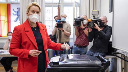 Franziska Giffey bei ihrer Stimmabgabe zur Abgeordnetenhauswahl am 26. September 2021 