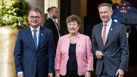 Werden auch dieses Jahr in Washington zu Gesprächen zusammenkommen: Bundesbankpräsident Joachim Nagel, IWF Chefin Kristalina Georgiewa und Finanzminister Christian Lindner (von links), hier bei einem Treffen der G7 Finanzminister und Notenbankgouverneure.