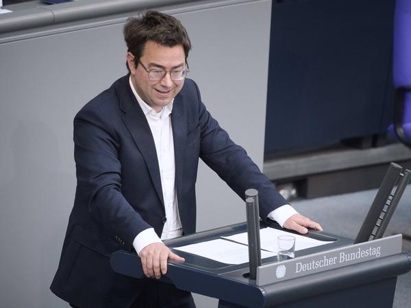 Sebastian Schäfer, Grünen-Haushaltspolitiker, bei einer Plenarsitzung im Bundestag im Mai 2022 (Archivbild). 